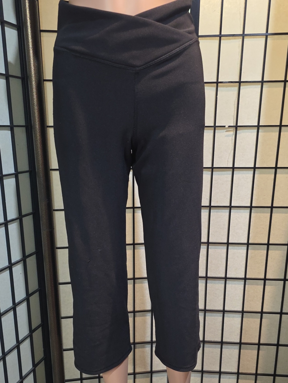 Move Theology Black Athletic Crop Yoga Pants- Size S